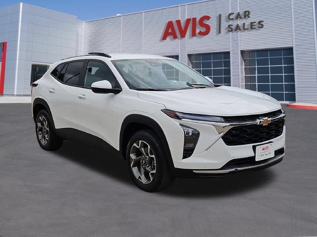 Used 2025 Chevrolet Trax LT w/ LT Convenience Package FWD image 3