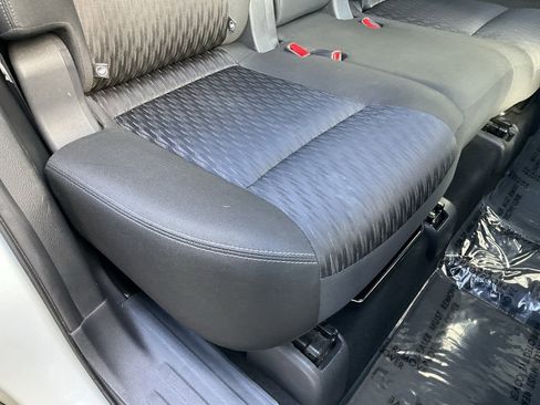 Used 2018 Nissan Rogue SV image 50