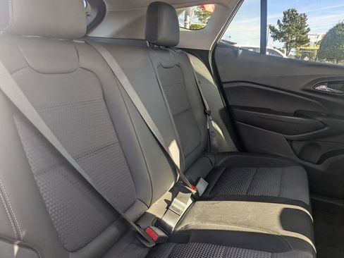 Used 2025 Chevrolet Trax LT w/ LT Convenience Package image 30