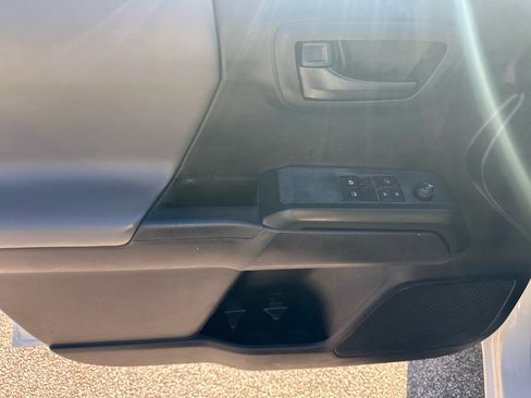 Used 2020 Toyota Tacoma SR5 image 14