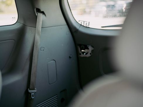 Used 2017 Kia Sedona LX image 12