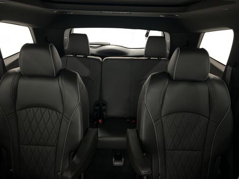 Used 2024 Buick Enclave Avenir w/ Avenir Technology Package image 31