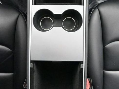 Used 2022 Tesla Model Y Long Range image 28