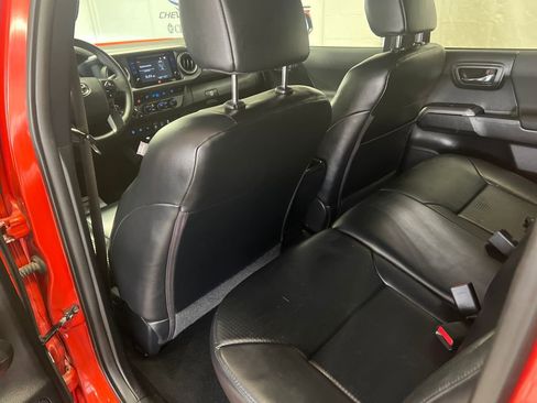 Used 2018 Toyota Tacoma TRD Off-Road image 37