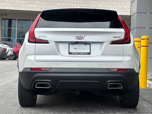 Used 2023 Cadillac XT4 Luxury w/ Cold Weather Package FWD image 5