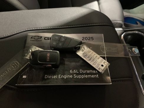 Used 2025 GMC Sierra 2500 SLT w/ SLT Convenience Package AWD/4WD image 9