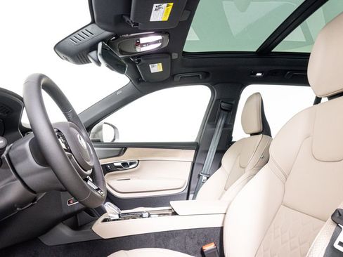 New 2026 Volvo XC90 B6 Plus w/ Protection Package Premier image 20