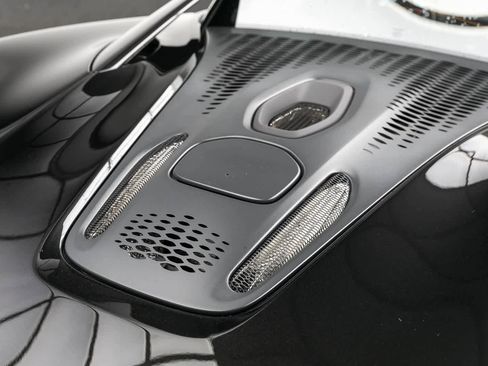 Used 2023 McLaren Artura image 8