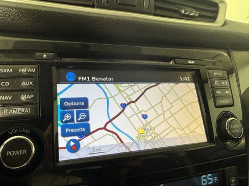 Used 2016 Nissan Rogue SV w/ SV Premium Package image 18