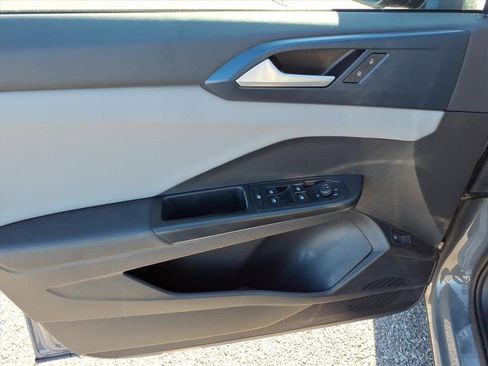 Used 2022 Volkswagen Taos SE image 15