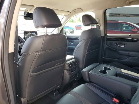 Used 2025 Honda Pilot EX-L image 14