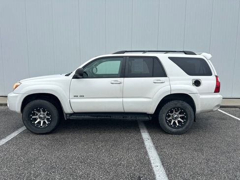 Used 2007 Toyota 4Runner SR5 AWD/4WD image 3