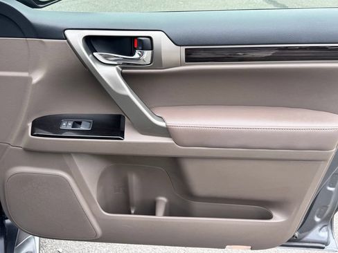 Used 2017 Lexus GX 460 w/ Navigation Package AWD/4WD image 32