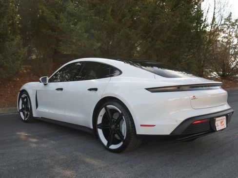 Used 2022 Porsche Taycan image 9