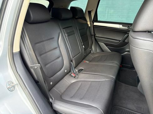Used 2016 Volkswagen Touareg Sport AWD/4WD image 11