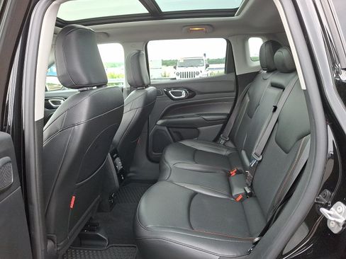 Certified 2022 Jeep Compass Trailhawk w/ Sun and Sound Group AWD/4WD image 10
