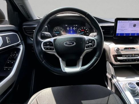 Used 2023 Ford Explorer XLT RWD image 9