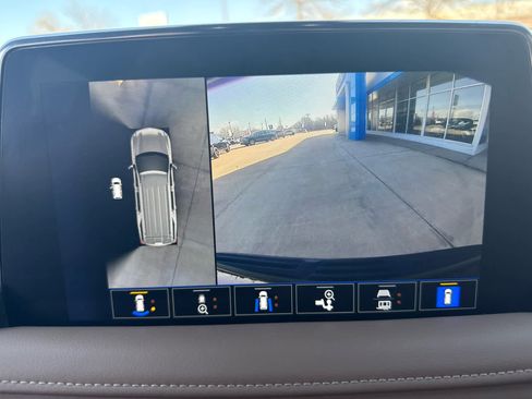 Used 2023 Chevrolet Suburban Premier image 19