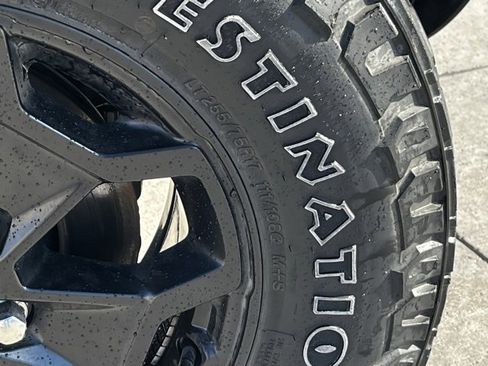 Certified 2022 Jeep Gladiator Willys image 9