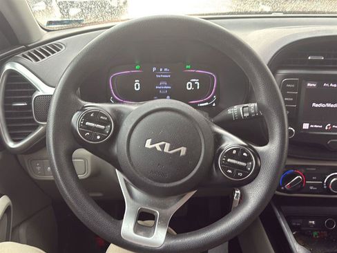 Used 2024 Kia Soul LX w/ Option Group 015 FWD image 4