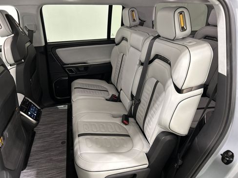 Used 2024 Rivian R1S Adventure AWD/4WD image 22