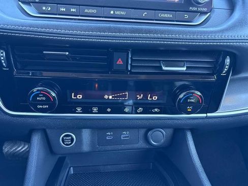 Used 2022 Nissan Rogue SV image 23