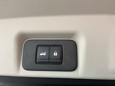 Used 2023 Nissan Ariya FWD image 30