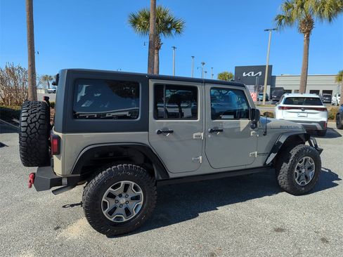 Used 2017 Jeep Wrangler Unlimited Rubicon w/ Connectivity Group image 5