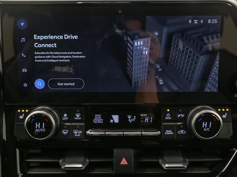 Certified 2025 Toyota Highlander XLE image 28