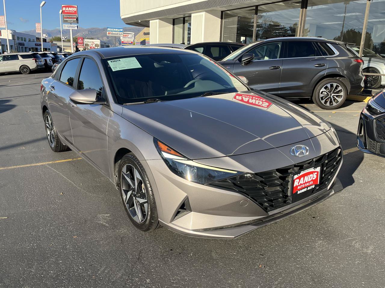 Used 2023 Hyundai Elantra SEL w/ Convenience Package FWD image 2