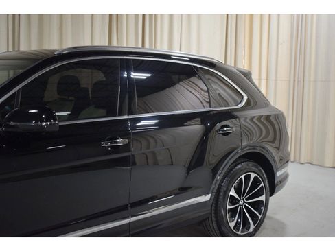 Certified 2024 Bentley Bentayga AWD/4WD image 8