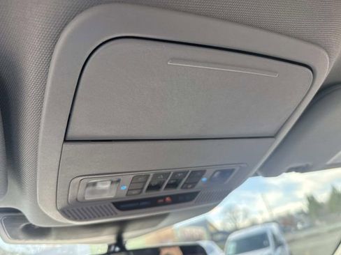 Certified 2022 Ford Explorer XLT w/ Equipment Group 202A image 33