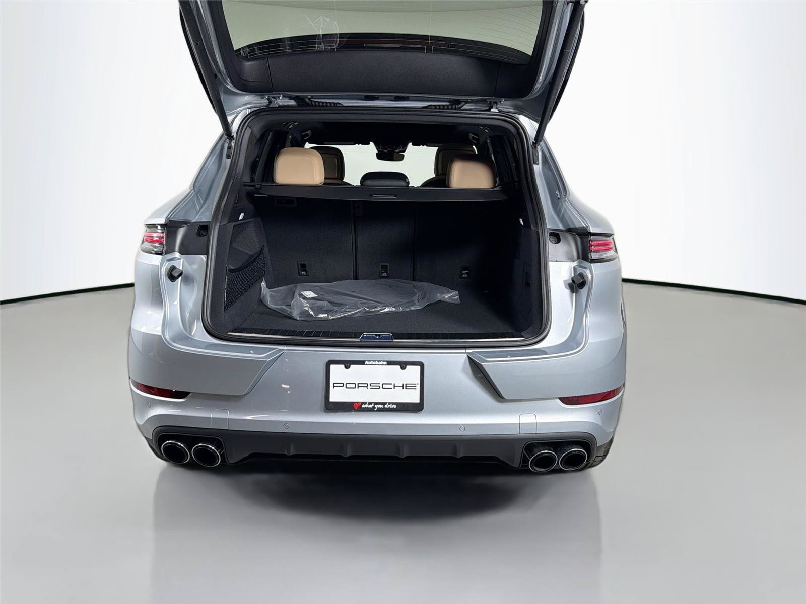 Certified 2026 Porsche Cayenne AWD/4WD image 35