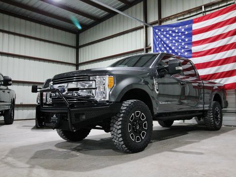 Used 2017 Ford F250 Lariat w/ Lariat Ultimate Package AWD/4WD image 3