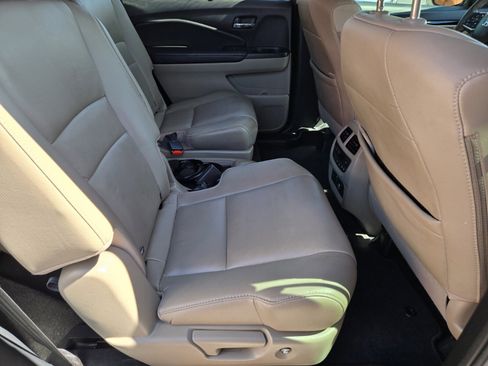 Used 2020 Honda Pilot Touring image 13