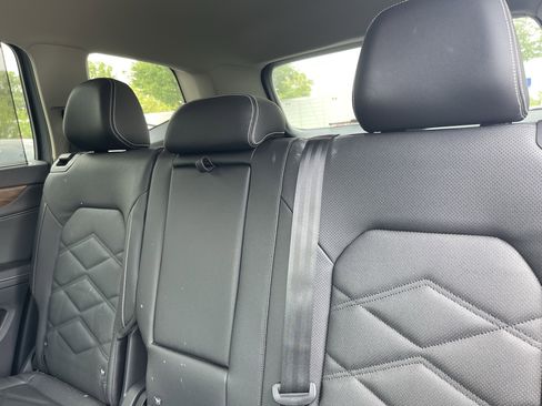 Used 2025 Volkswagen Atlas SE AWD/4WD image 10