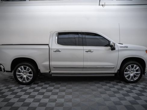 Used 2025 Chevrolet Silverado 1500 High Country AWD/4WD image 4