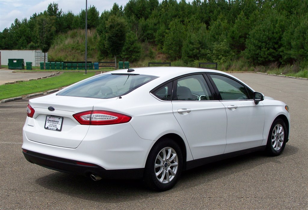 Used 2015 Ford Fusion S FWD image 2