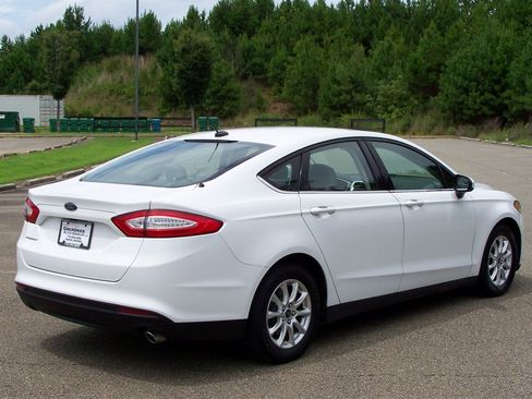 Used 2015 Ford Fusion S FWD image 2