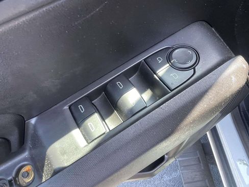 Used 2023 Chevrolet Colorado W/T RWD image 15