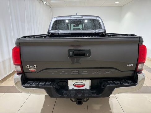 Certified 2019 Toyota Tacoma SR5 image 4