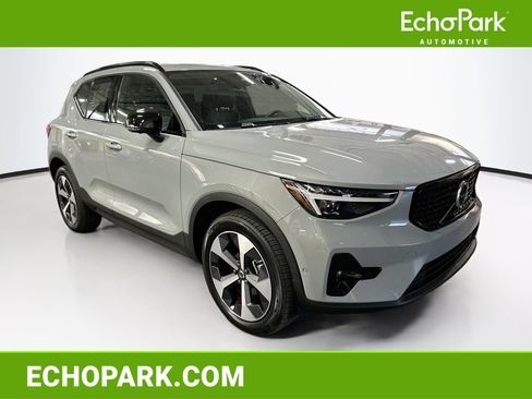 Used 2026 Volvo XC40 B5 Plus AWD/4WD image 1