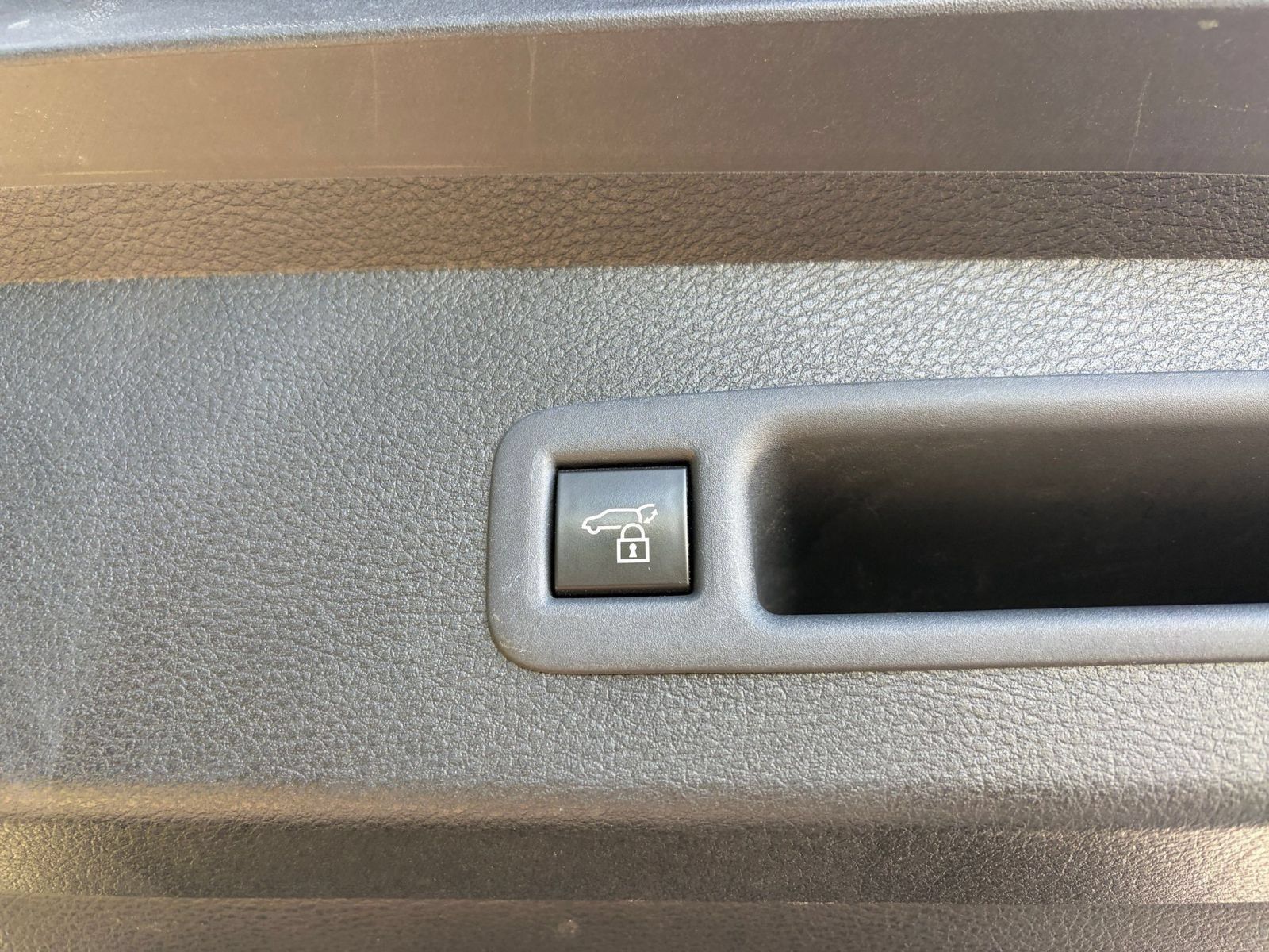 Used 2025 Toyota Sienna XLE FWD image 22
