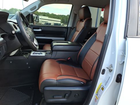 Used 2018 Toyota Tundra SR5 w/ SR5 Upgrade Package AWD/4WD image 16