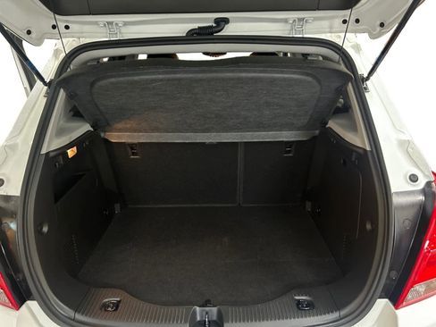 Used 2022 Chevrolet Trax LT w/ LT Convenience Package image 18