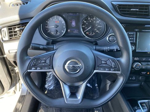 Certified 2019 Nissan Rogue Sport SV image 28