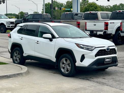 Used 2023 Toyota RAV4 XLE AWD/4WD image 7