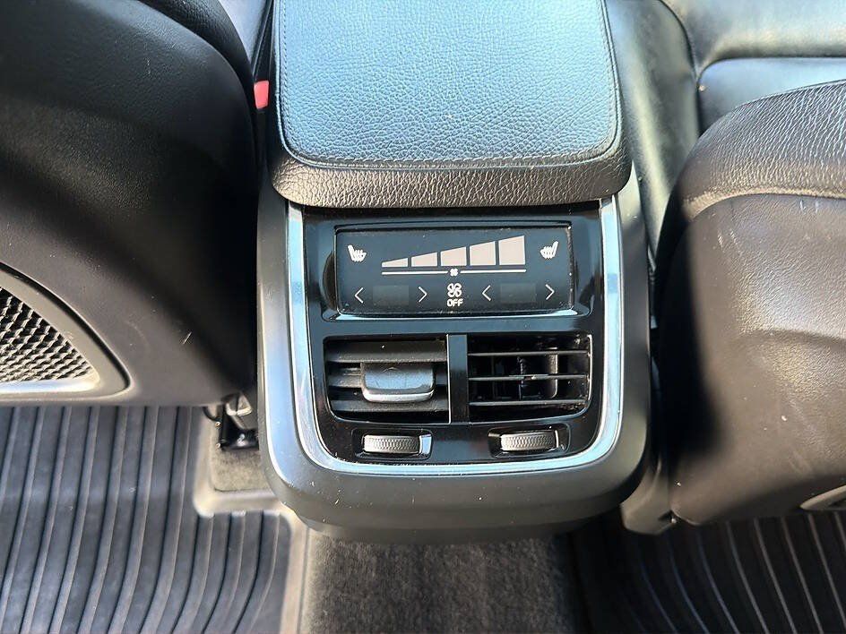 Used 2016 Volvo XC90 T6 Momentum w/ Momentum Plus Package AWD/4WD image 17
