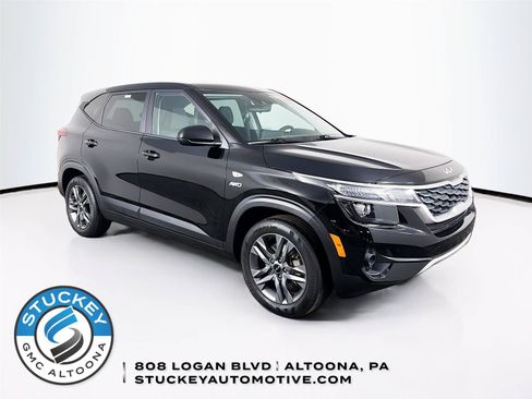 Used 2023 Kia Seltos LX AWD/4WD image 1
