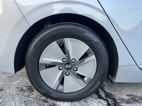 Used 2022 Hyundai Ioniq SE image 37
